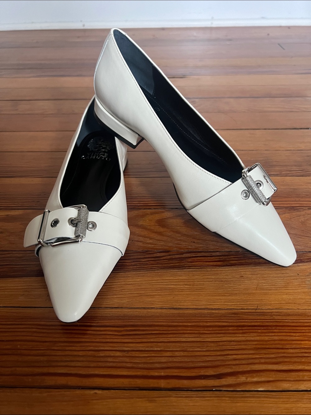 VINCE CAMUTO Megdele Cream White Leather Pointed Toe Buckle Flats Sz 5.5 NWOB